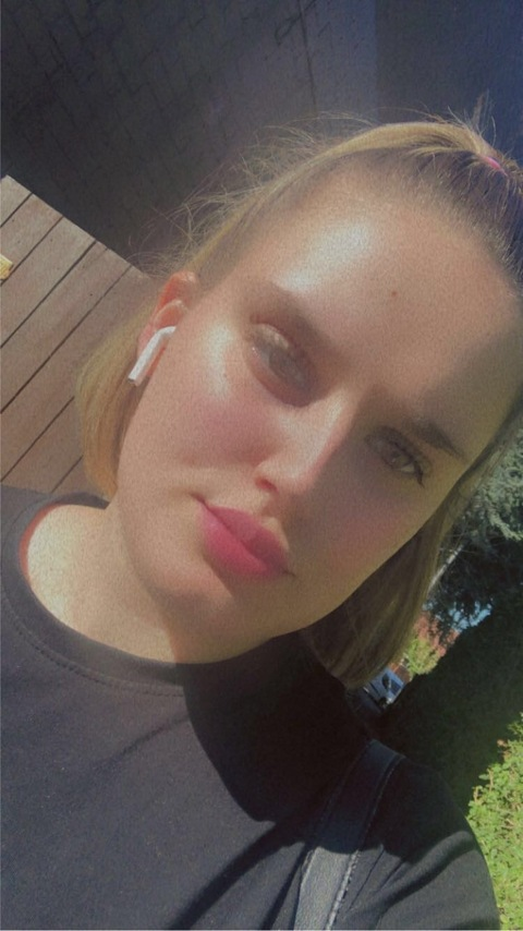 View british-baby (lilly) OnlyFans 6 Photos and 6 Videos leaks 

 picture 2