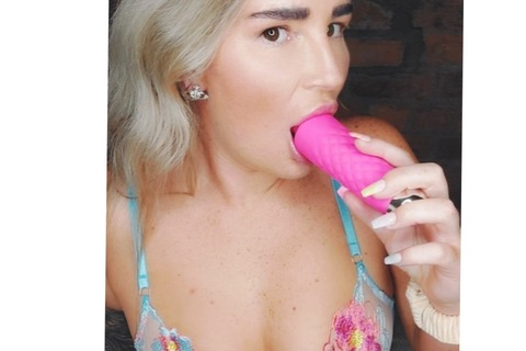 Download britishbecs-xx OnlyFans content free 

 picture 2