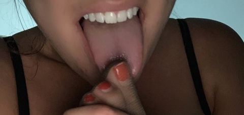 britredtootsies (British Red Tootsies) OnlyFans Leaked Videos and Pictures 

 picture 2