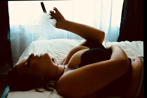 Onlyfans free brittanysmokes 

 picture 2