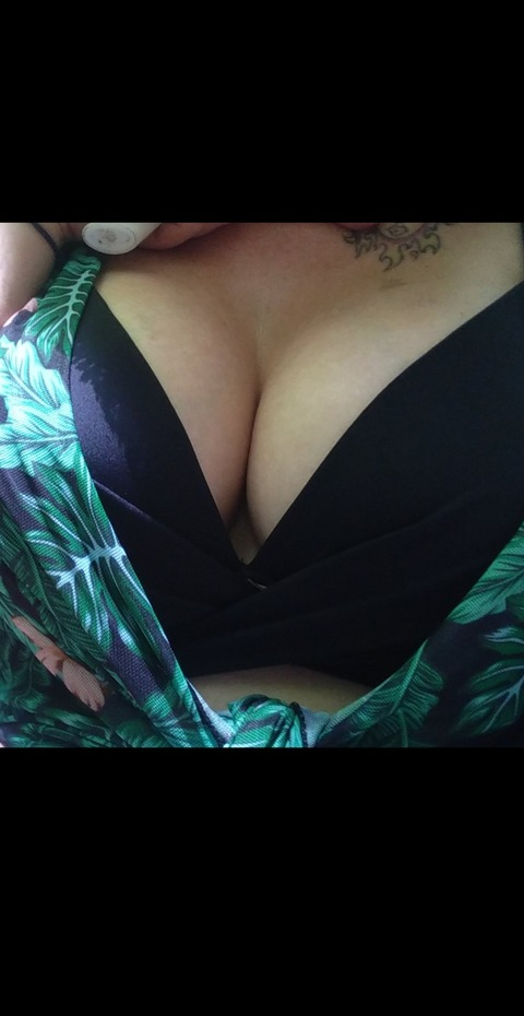 @broesly88 leaks Onlyfans photos for free 

 picture 2