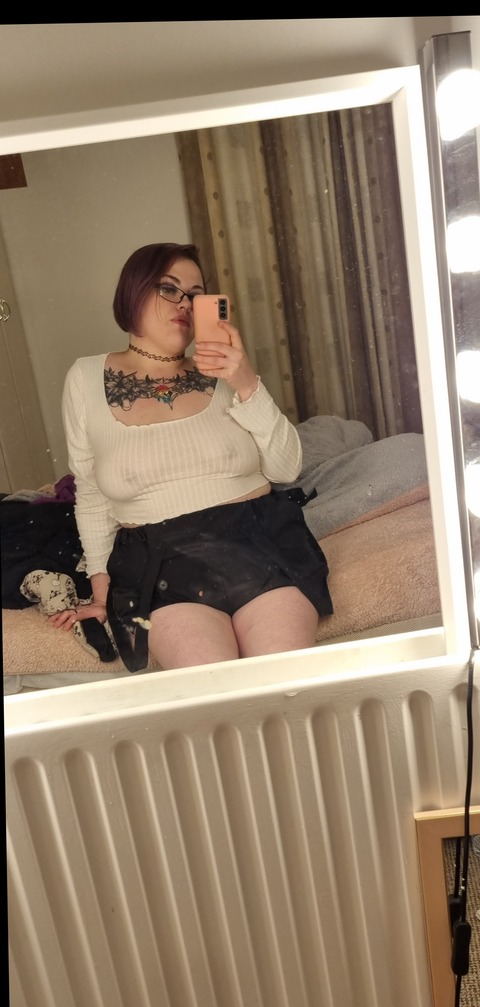 View brokennangel94 (Tanith) OnlyFans 181 Photos and 36 Videos for free 

 picture 2