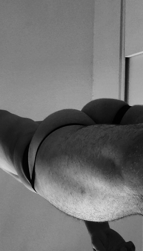 caramelchris (SipsofGold) OnlyFans Leaked Pictures and Videos 

 picture 2