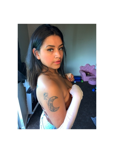 Download carlyyraee OnlyFans content free 

 picture 2
