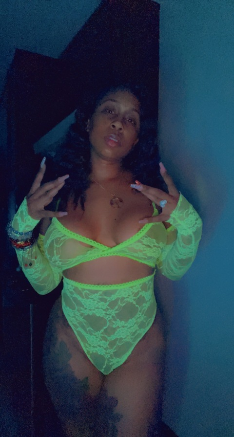 View Carmel B💣MB Bæ (carmel_bae) OnlyFans 18 Photos and 22 Videos for free 

 picture 2