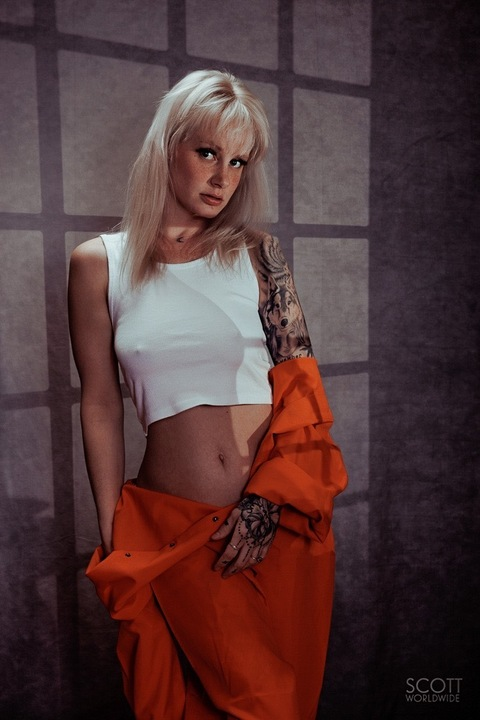carmellajayne OnlyFans Leaks 

 picture 2