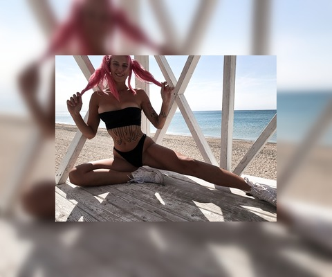 carolinemoroz OnlyFans Leaks 

 picture 2