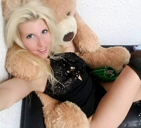Get Free access to catqueen123 (Jennifer) Leaked OnlyFans 

 picture 2