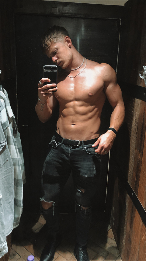 charliefrederick (Charlie Frederick) free OnlyFans Leaked Pictures and Videos 

 picture 2