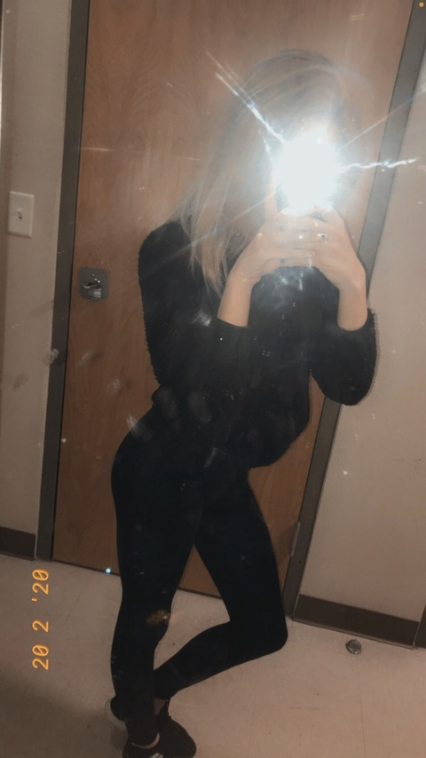 cheathlynn OnlyFans Leaks 

 picture 2