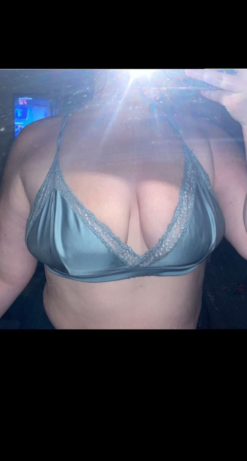 View chloej41 OnlyFans content for free 

 picture 2