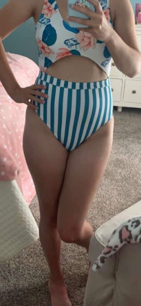 chrissie1998 (Christine) free OnlyFans content 

 picture 2