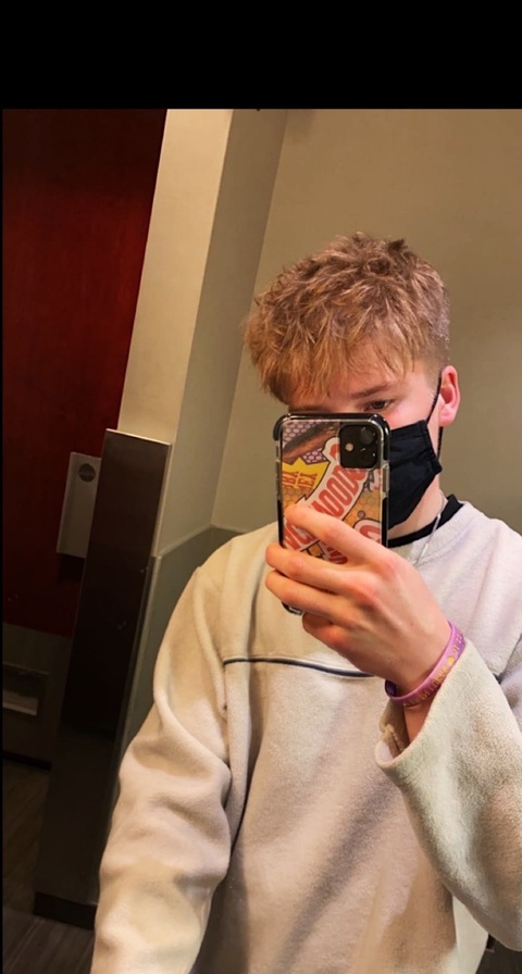 chrxis OnlyFans Leak 

 picture 2
