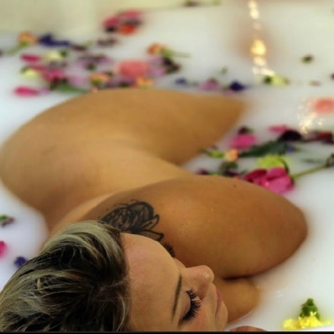 chubbymomma99 OnlyFans Leaked (3 Photos and 3 Videos) 

 picture 2