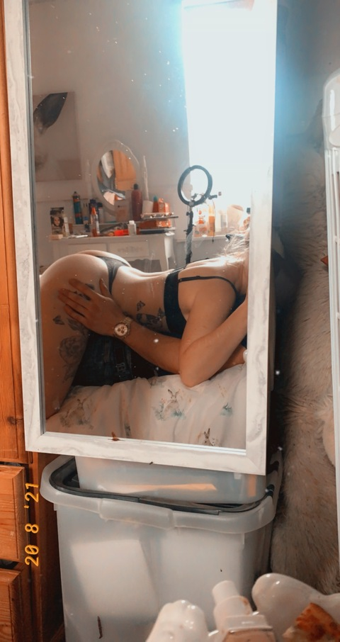 Download chxarlotte98 OnlyFans content for free 

 picture 2