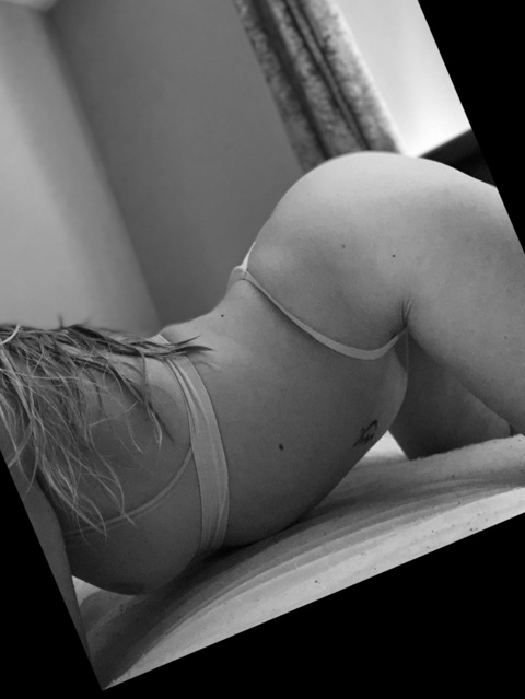 Onlyfans free clxire22xox 

 picture 2