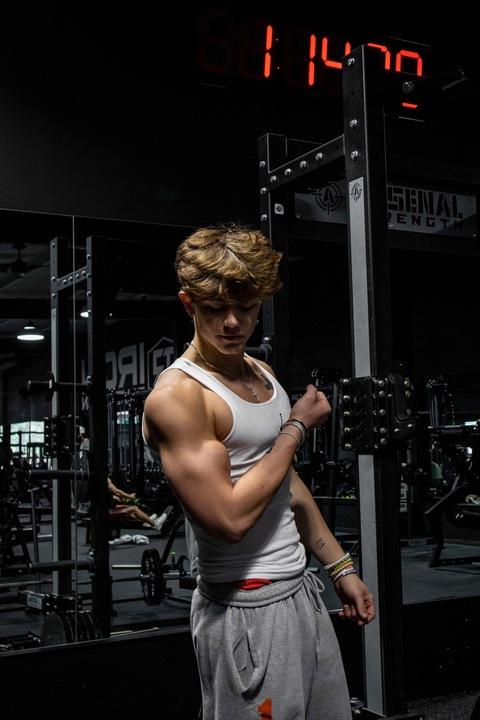 cmuscle2.0 (C after dark) free OnlyFans Leaked Videos and Pictures 

 picture 2