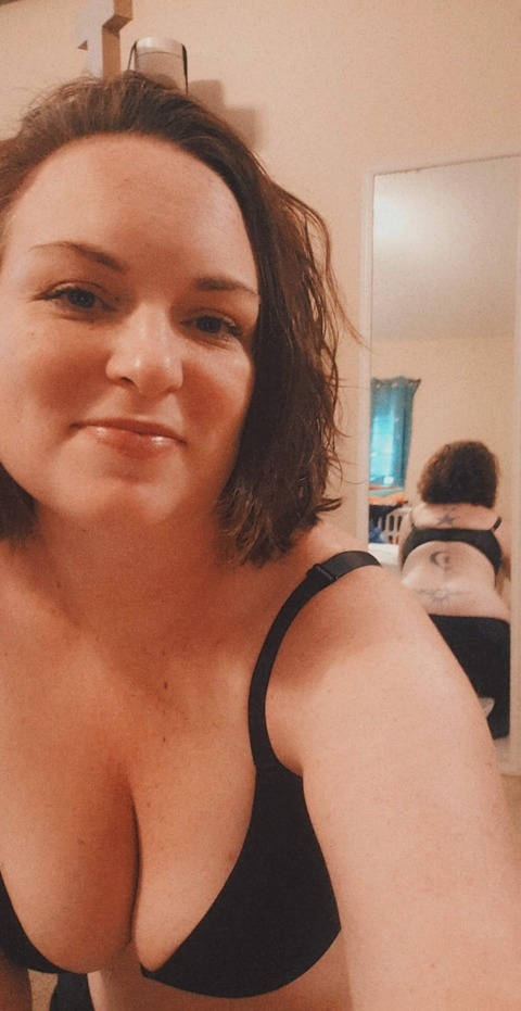 View countrychristine (Christine) OnlyFans 8 Photos and 2 Videos gallery 

 picture 2