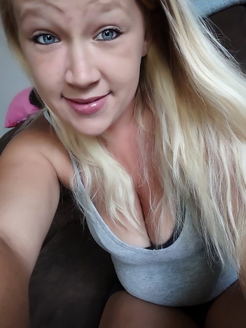 View countryyblondegirl OnlyFans content for free 

 picture 2