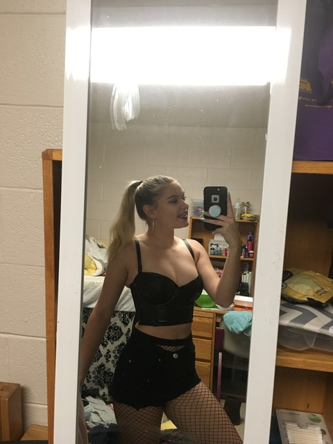 Onlyfans free content courtneyrose 

 picture 2