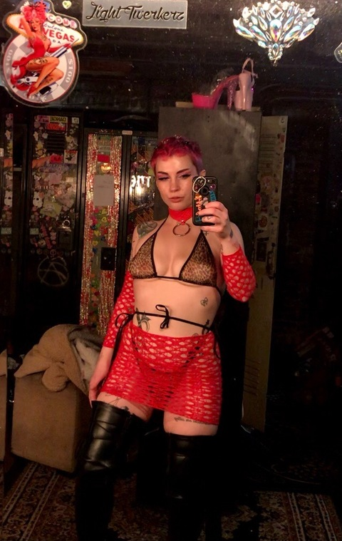View crimsonlive OnlyFans content for free 

 picture 2