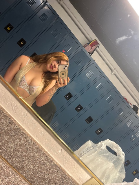 cristalmfields08 OnlyFans Leak (23 Photos and 31 Videos) 

 picture 2