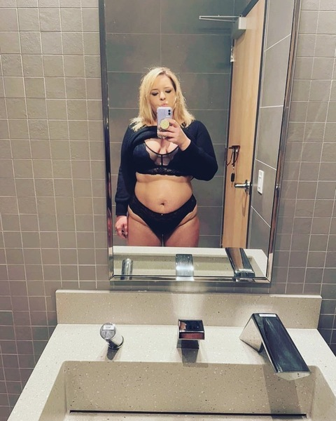 View Christine (curvychristine30) OnlyFans 96 Photos and 34 Videos for free 

 picture 2