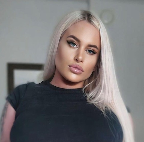 View Lora Bunny🐰 (curvyland45355) OnlyFans 7 Photos and 1 Videos for free 

 picture 2