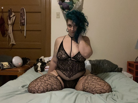 View curvyqueen1 (CurvyQueen) OnlyFans 99 Photos and 17 Videos gallery 

 picture 2
