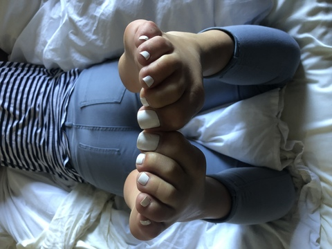 cutiefeet34 (Mari3) OnlyFans Leaked Videos and Pictures 

 picture 2