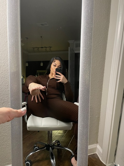 Download cynaelashelle OnlyFans content for free 

 picture 2