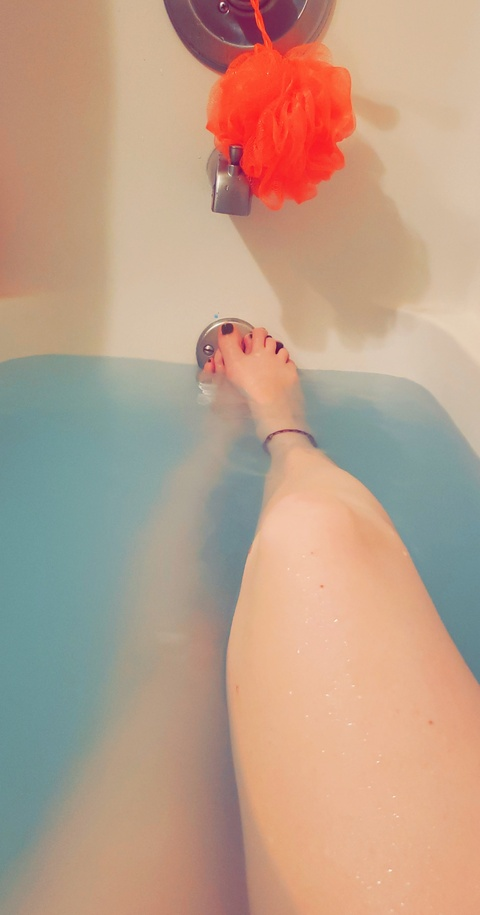 View dacrazybeach420 (Emily Jones) OnlyFans 9 Photos and 0 Videos leaks 

 picture 2
