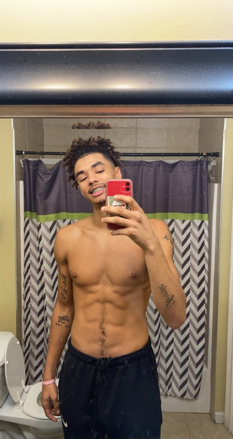 daddy.dee (Daddy Dee) OnlyFans Leaks 

 picture 2