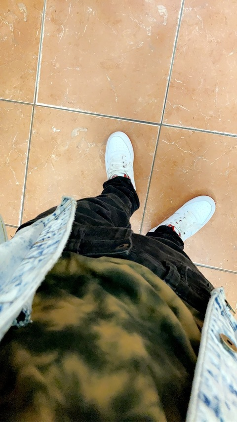 View daddy_davinxi OnlyFans content for free 

 picture 2