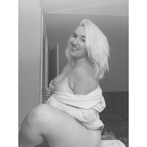 View Memy (darlingcurves) OnlyFans 7 Photos and 0 Videos leaked 

 picture 2