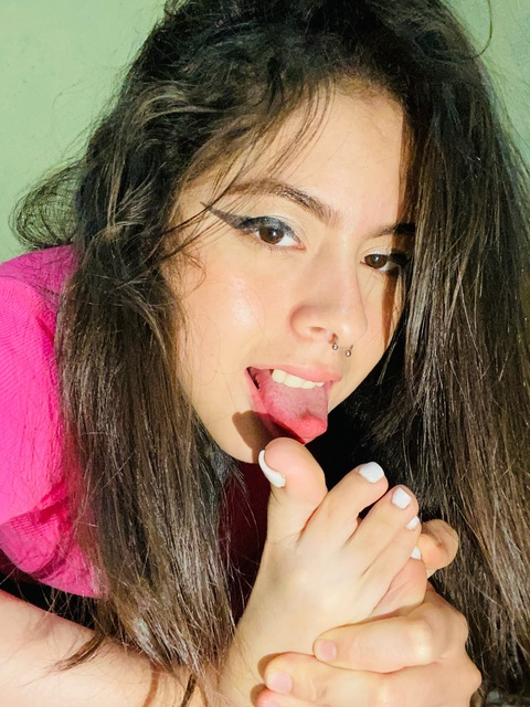 View darlinggz OnlyFans content for free 

 picture 2