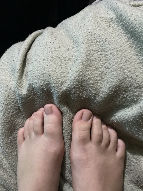 dazzafeet2 OnlyFans Leak (4 Photos and 0 Videos) 

 picture 2
