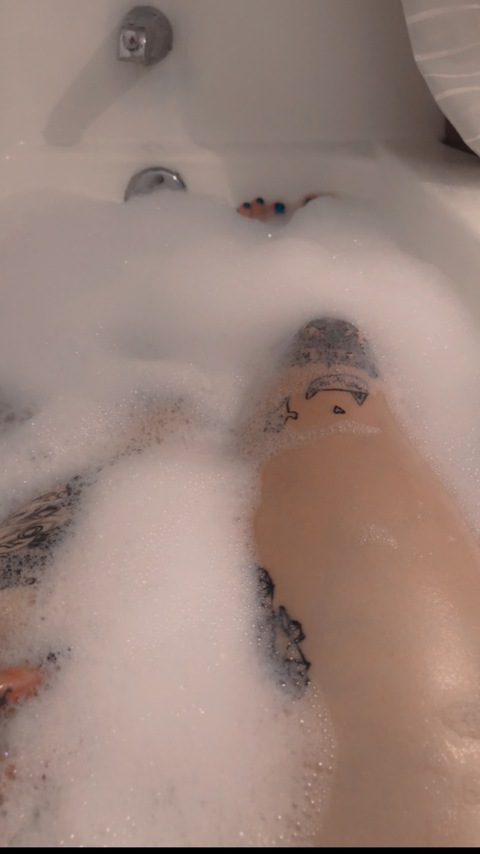 View delusionalbabygirl (Bubbles) OnlyFans 7 Photos and 1 Videos for free 

 picture 2