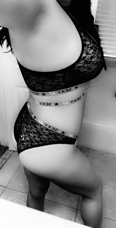 Download des.raee OnlyFans content free 

 picture 2
