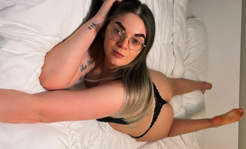 View deziraeschulz OnlyFans content for free 

 picture 2