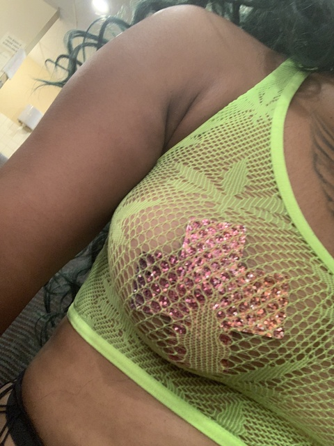 diamonddee (Tatted Braat) OnlyFans Leaks 

 picture 2