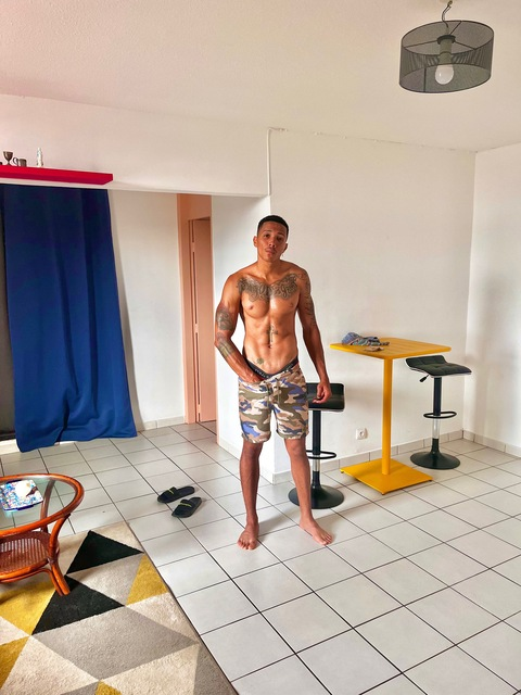 Download dr_lghtskn_6.6 OnlyFans videos and photos free 

 picture 2