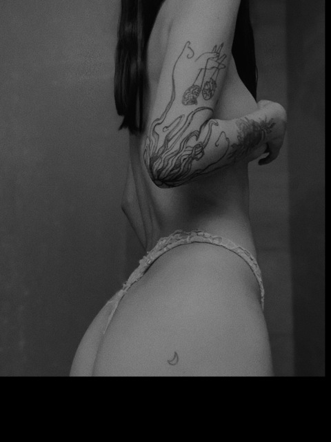 View dvhfrs (Dívanhy  Flores) OnlyFans 3 Photos and 0 Videos leaks 

 picture 2