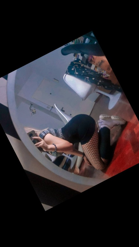 dymonfirex OnlyFans Leak (5 Photos and 0 Videos) 

 picture 2