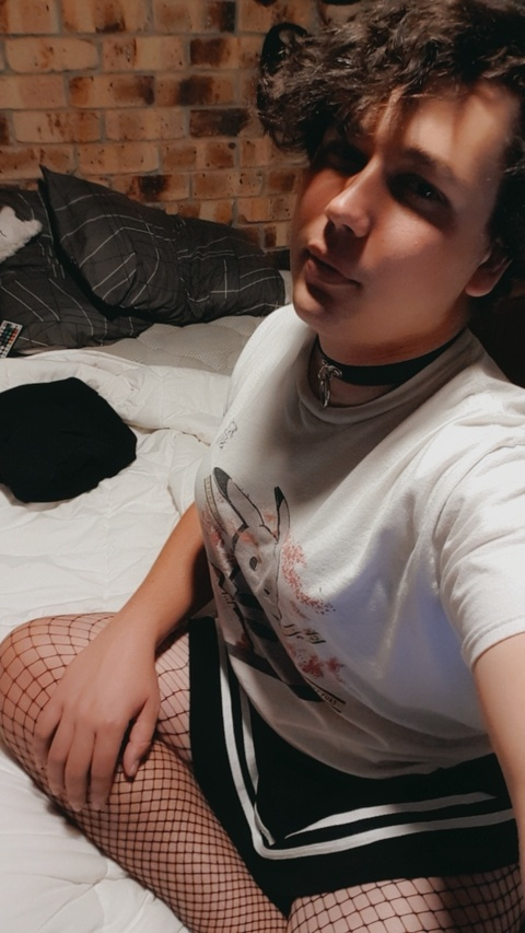 e-femboi (Possible E-Boy) free OnlyFans content 

 picture 2