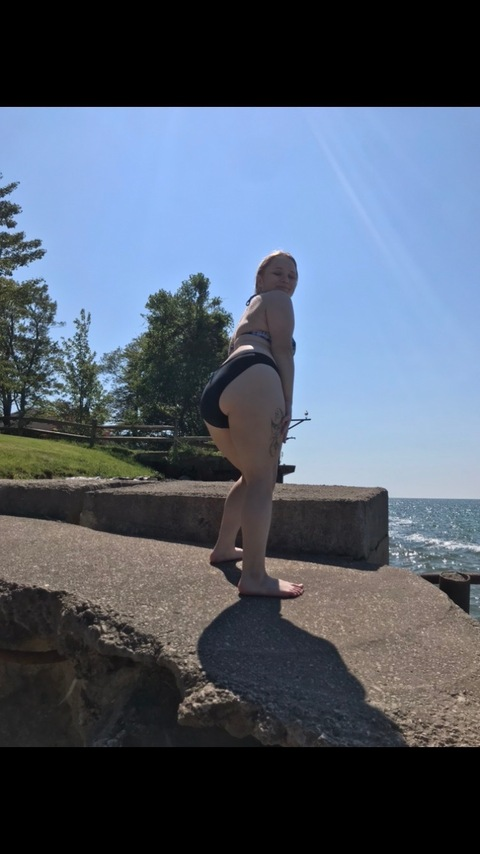 eashley_223 OnlyFans Leaks 

 picture 2