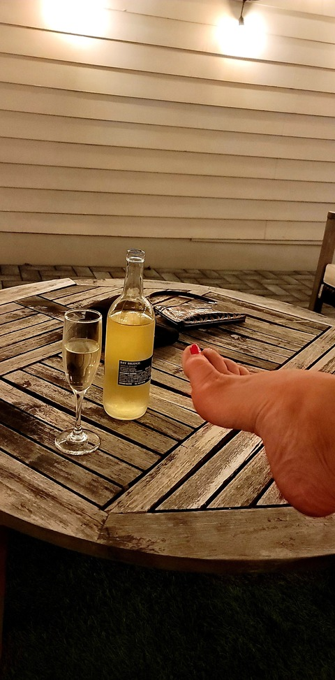 View elegantlylavishfeetfree OnlyFans videos and photos for free 

 picture 2