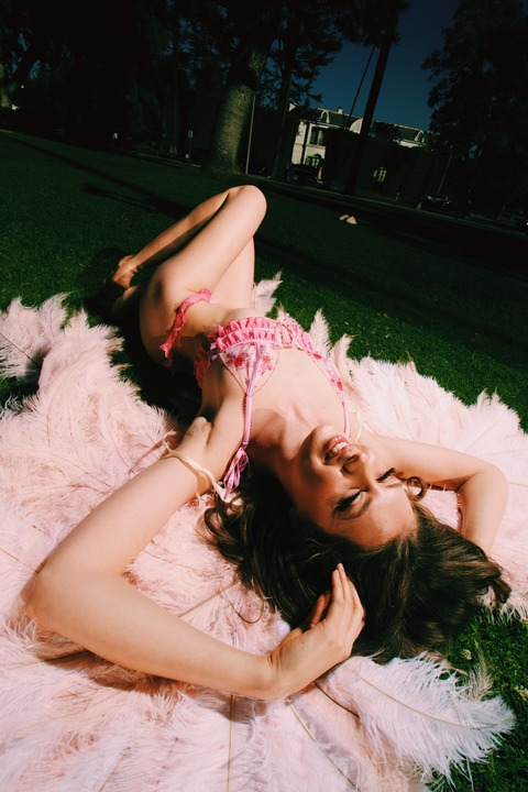 Onlyfans leaks elenakoshkaxoxo 

 picture 2