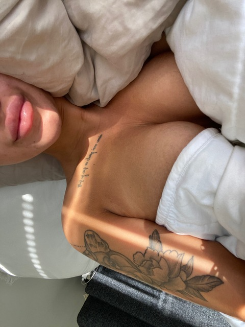 elinhanna OnlyFans Leaks 

 picture 2