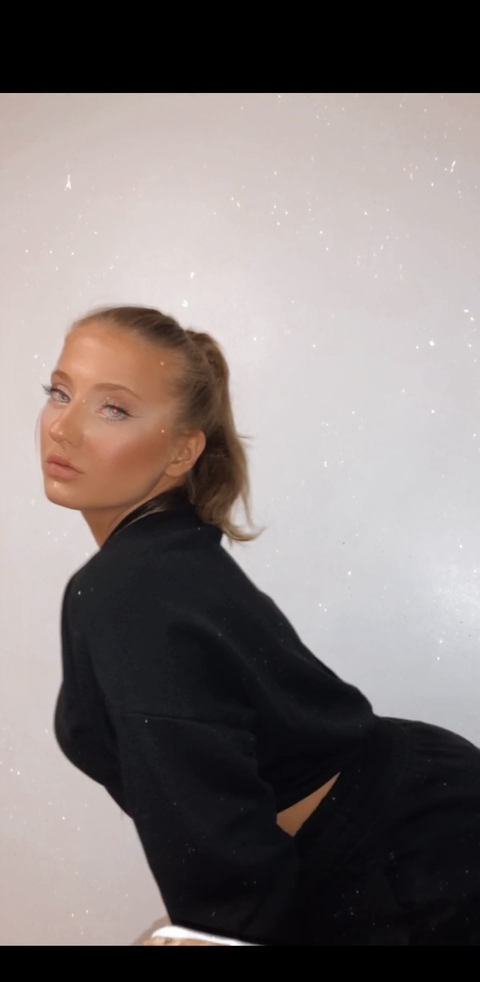 elitebarbiex OnlyFans Leak 

 picture 2